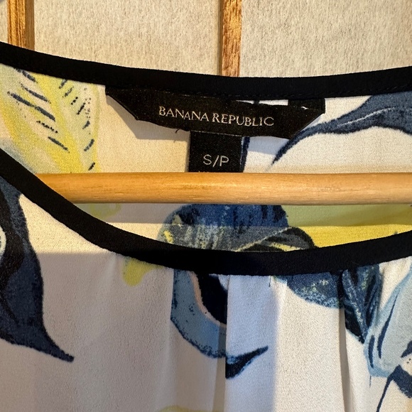 Tropical Print Banana Republic Blouse - Picture 4 of 13